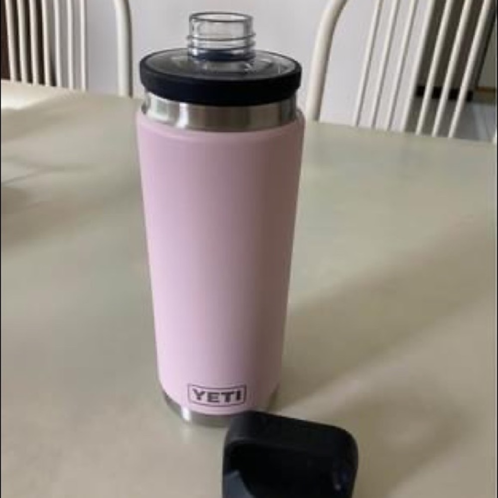 Yeti rambler 26oz with chug cap